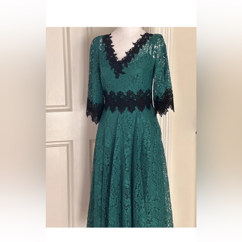 DOLCE & GABANNA GREEN LACE DRESS